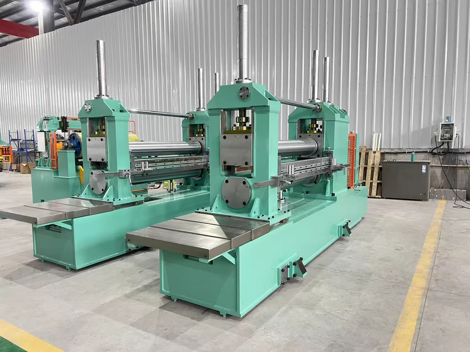 Slitter-head assembly in the Rising Kirin workshop